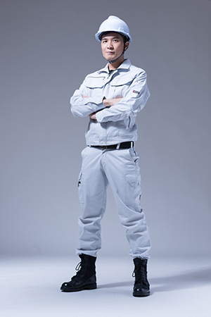 Hình ảnh: Trang phục lao động tay dài và quần dài.